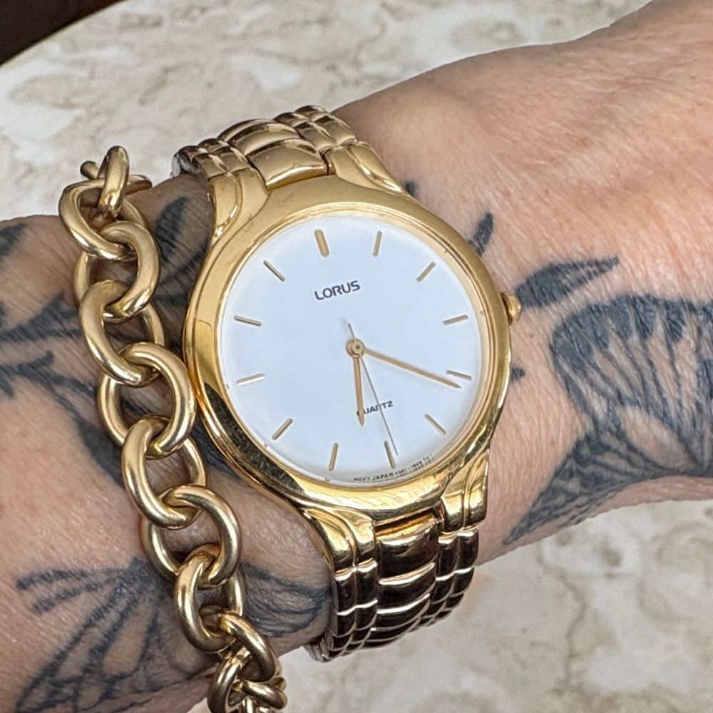 Classic Gold-Tone Lorus Watch – Elegant, Timeless & Unisex
